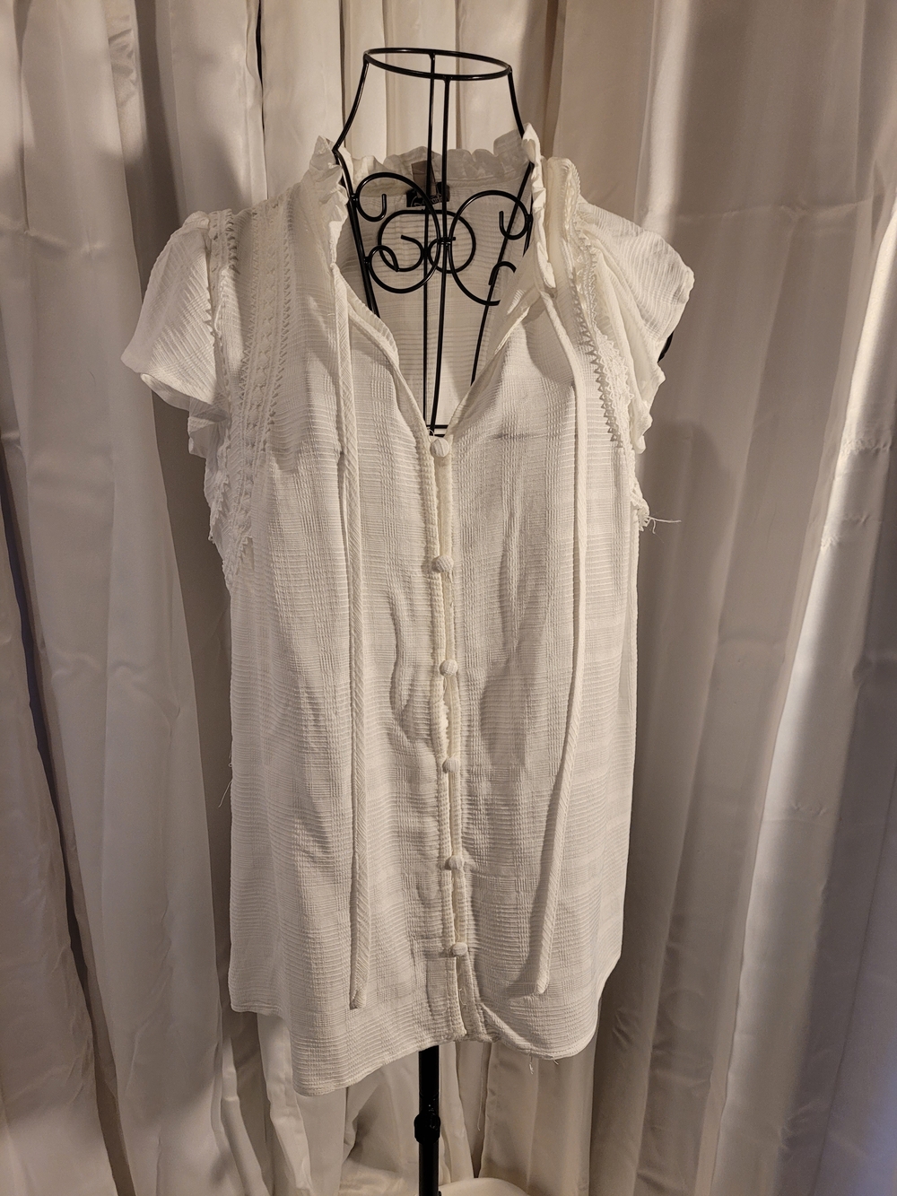 Como Vintage White Ruffled Button-Front Blouse